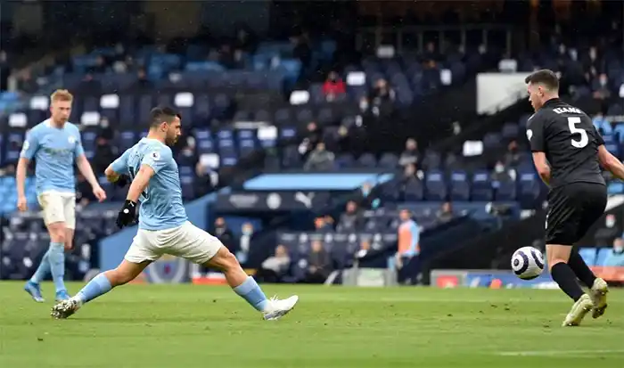 Agüero se despidió de la Premier con dos goles y un nuevo récord