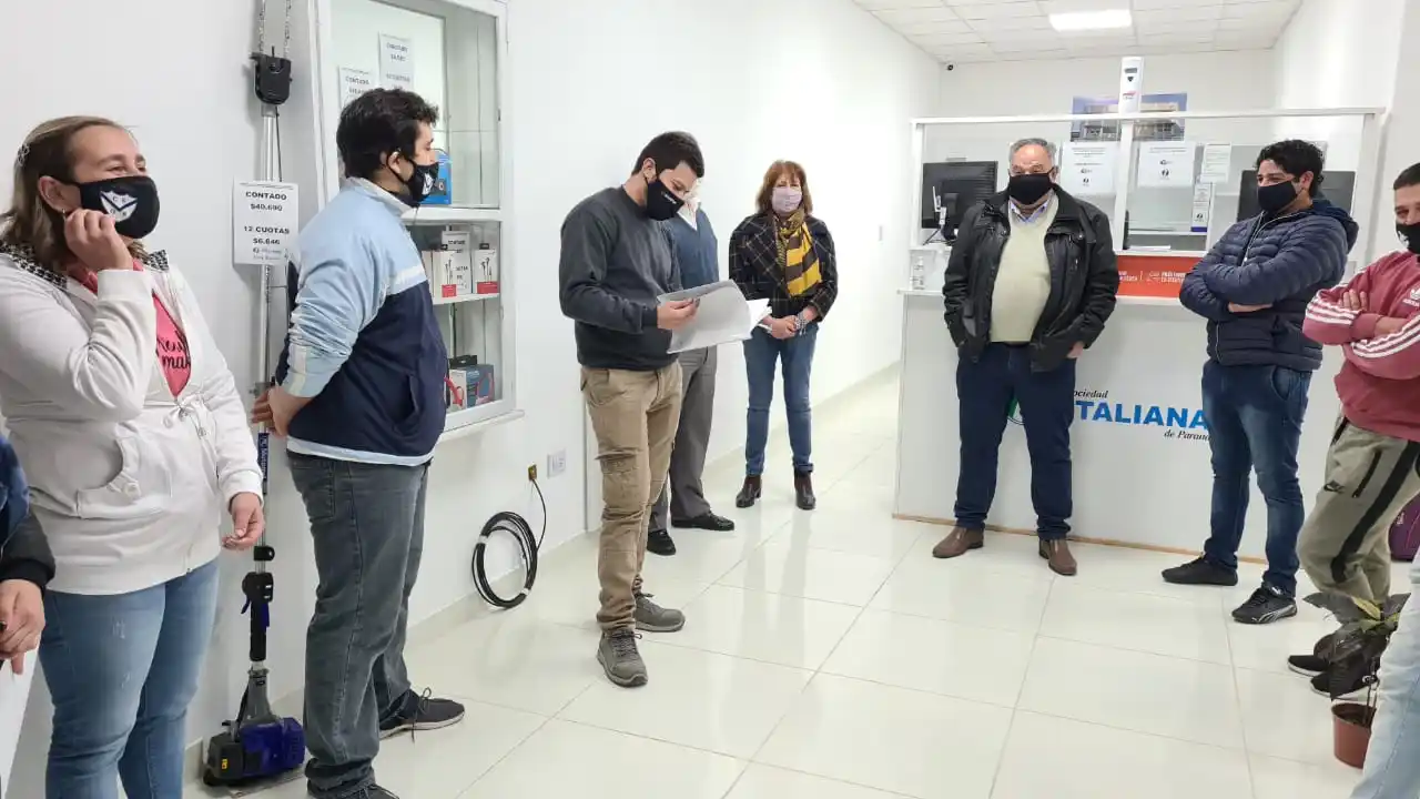 El Club Sportivo General Racedo recibió indumentaria deportiva