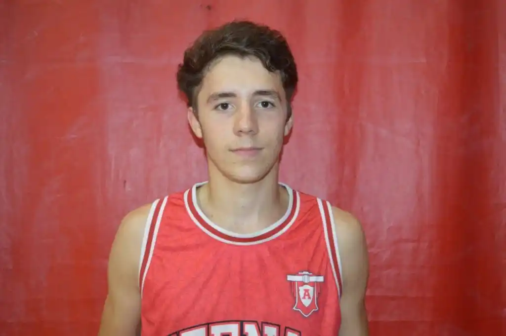 Derrota de Atenas con el tandilense Álvaro Yarza
