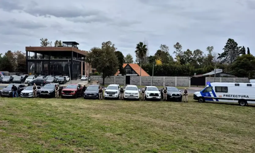Procesan a dueño de una agencia por usar áreas de las colectoras para exhibir autos