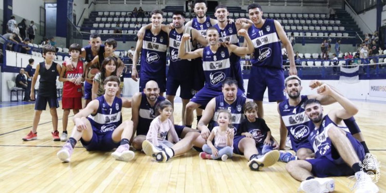 Acuña (13), en el festejo de Gimnasia. (Foto prensa Gimnasia).