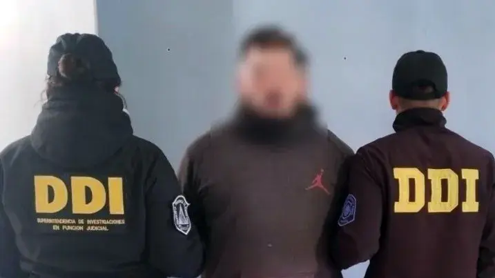 A disposición de la Justicia. Permanece encerrado el acusado de seis delitos