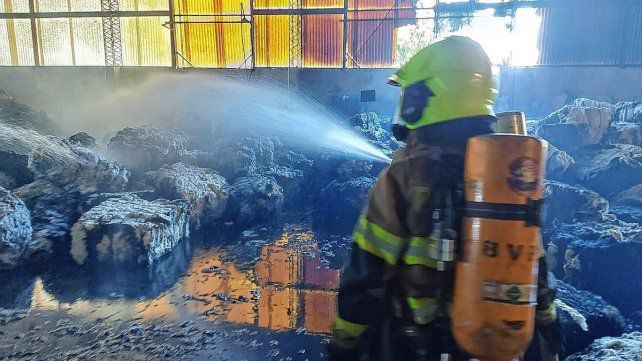 Se incendió el galpón de una fábrica de algodón en Paraná: no hubo heridos