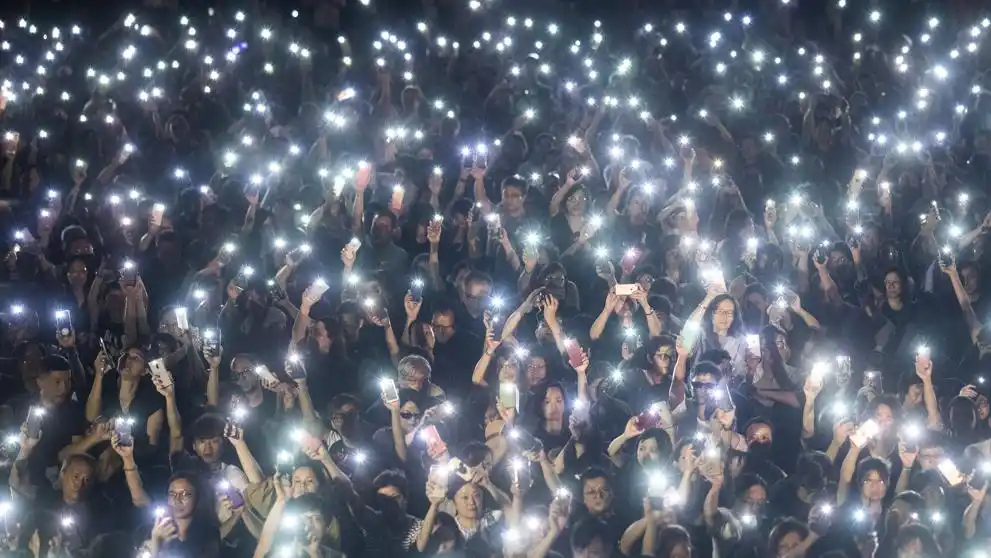 Miles de madres chinas se suman a las protestas contra la ley de extradición