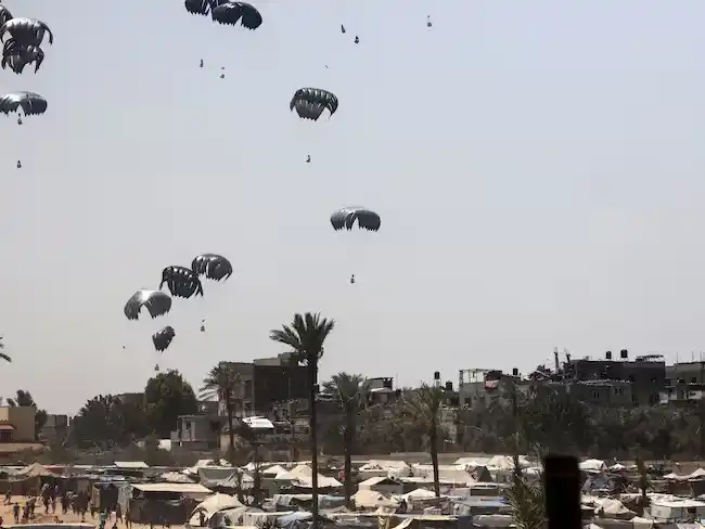 Alemania retomó el lanzamiento de ayuda humanitaria sobre Gaza.