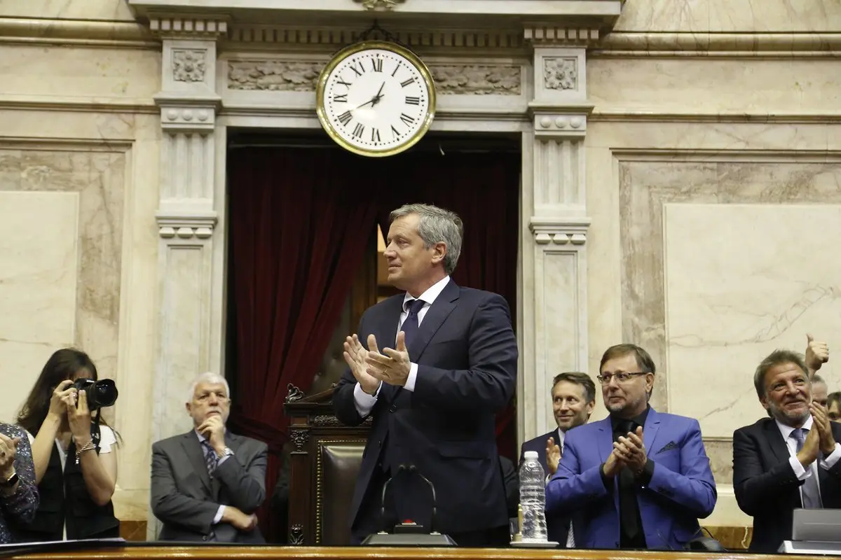 Monzó: «Los acuerdos se logran gracias a la rosca política, no por las redes»