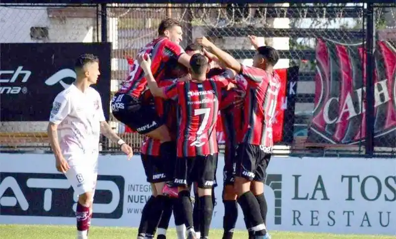 Douglas ganó en San Nicolás
y se consolida en el Federal