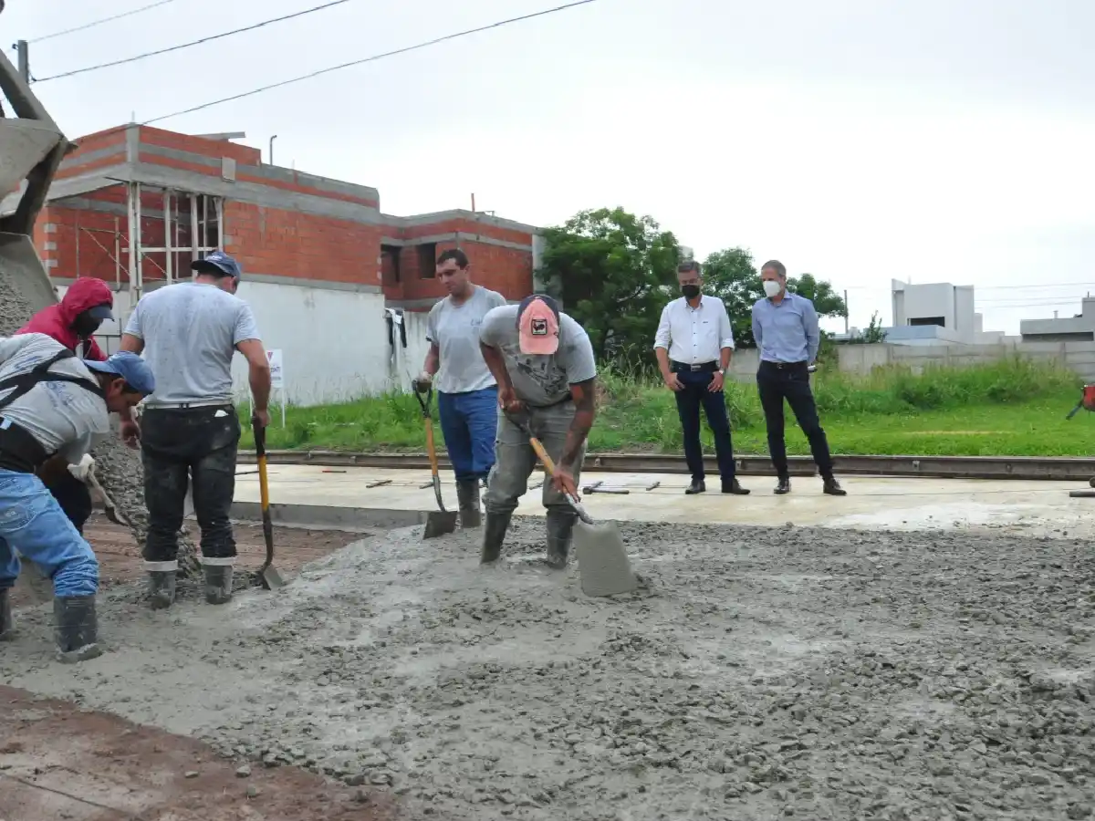 Pavimentación barrio 20 de Junio: “Seguimos   avanzado con la obra”, destacó Bernarte  