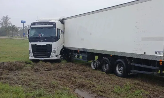 Un camión despistó este lunes en la Autovía 14