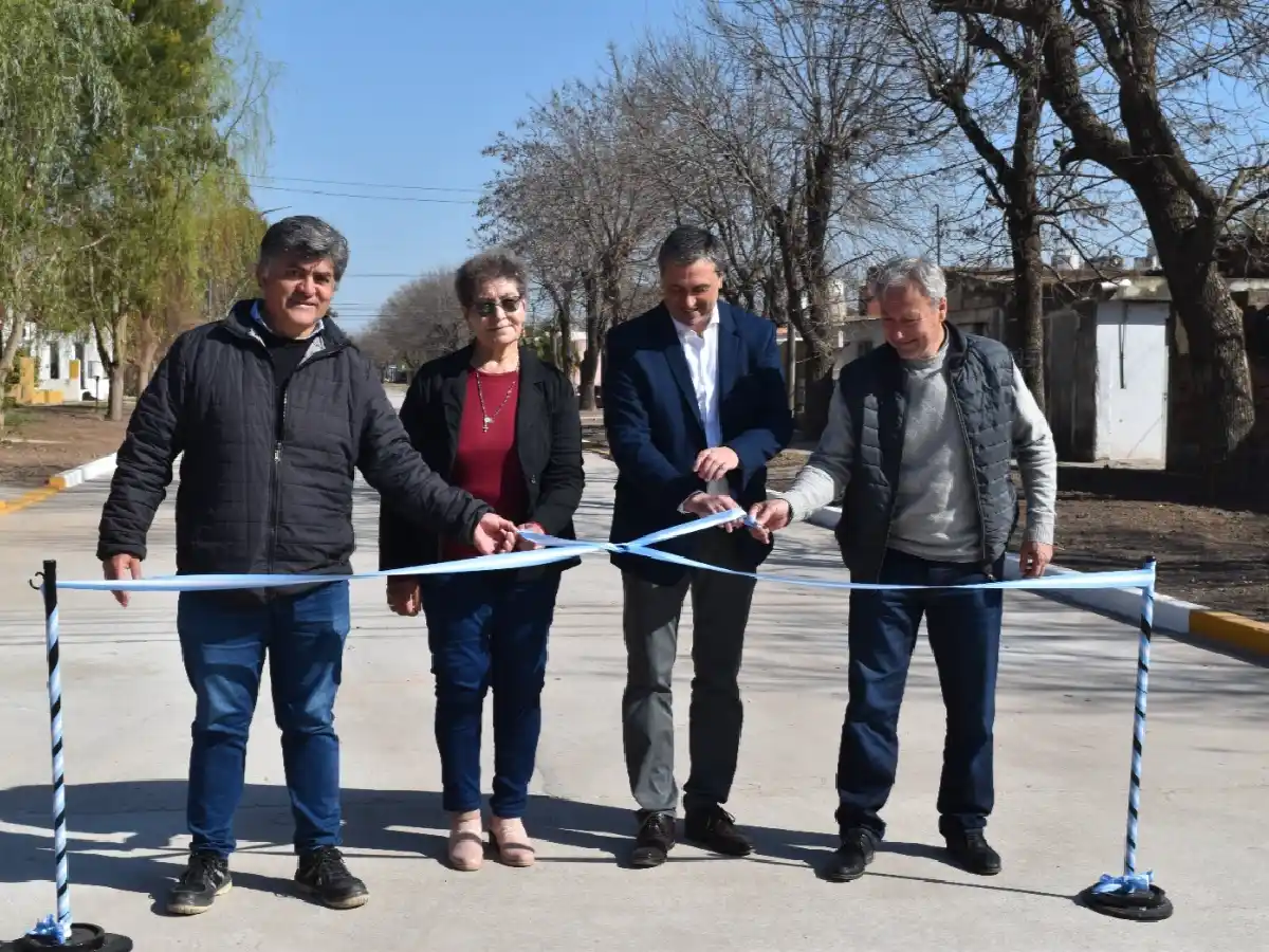 Brinkmann inauguró tres nuevas obras de pavimentación 