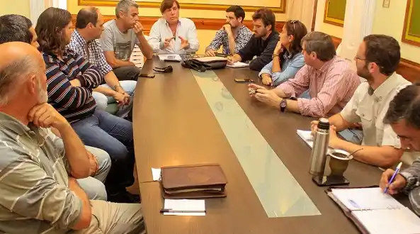 Reunión de funcionarios con prestadores turísticos locales