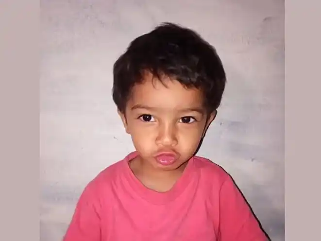 El menor se encontraba cenando con su madre.