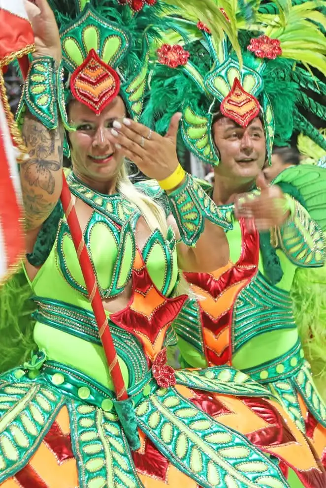 Gastón Barroetaveña y Pamela Pedrazzoli- Portabanderas-