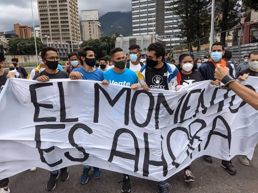 “Ruta por Venezuela”: estudiantes manifiestan su descontento hacia administración de Maduro