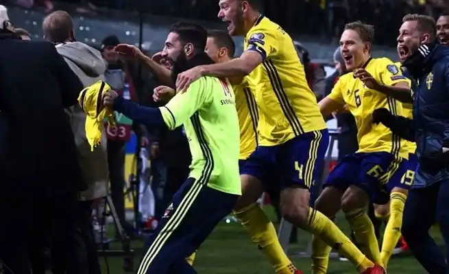 El festejo de los suecos que terminó con el destrozo de un set de TV