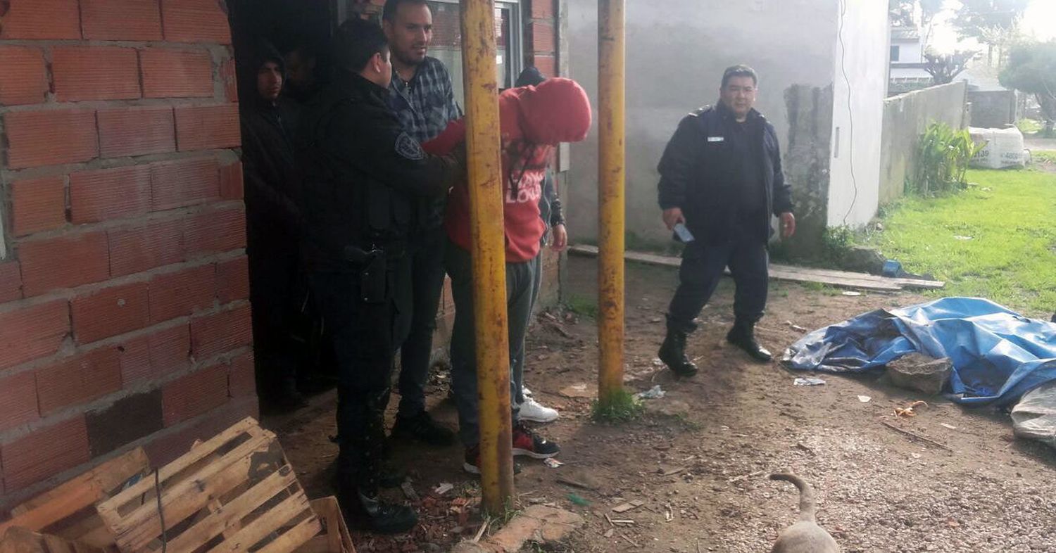Secuestran 4,5 kilos de marihuana y una moto en el barrio Las Canteras