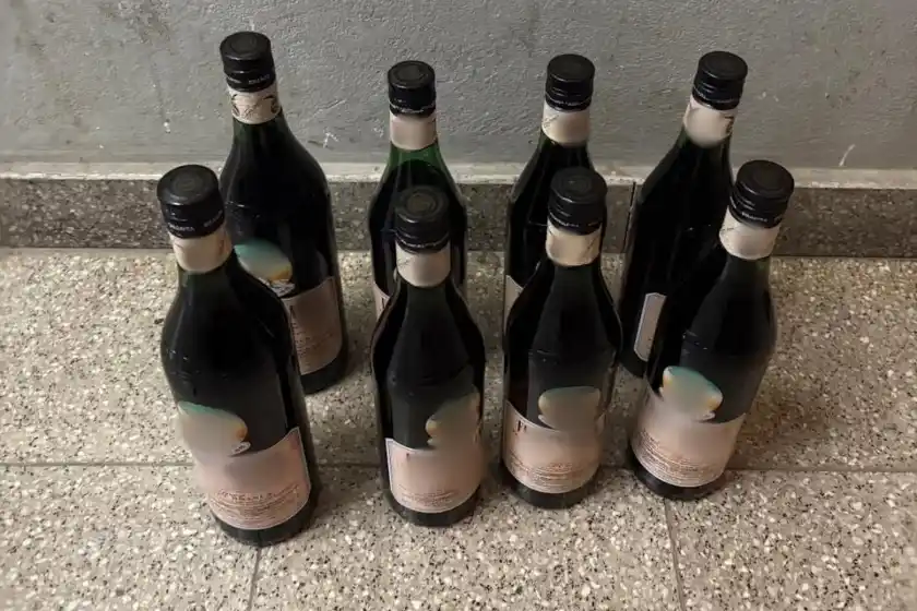 Cayó un estafador que vendía botellas de fernet truchas .