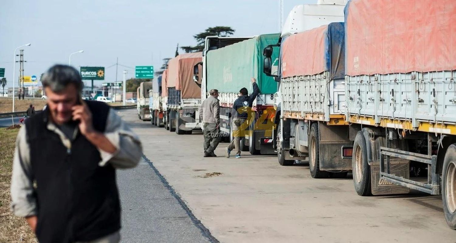 El transporte de cargas comenzará este miércoles un paro nacional con retenes en las rutas