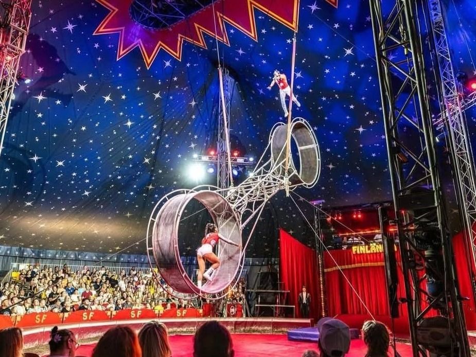 El Gran Circo Lux llegó a Gualeguaychú y dará espectáculos para toda la familia