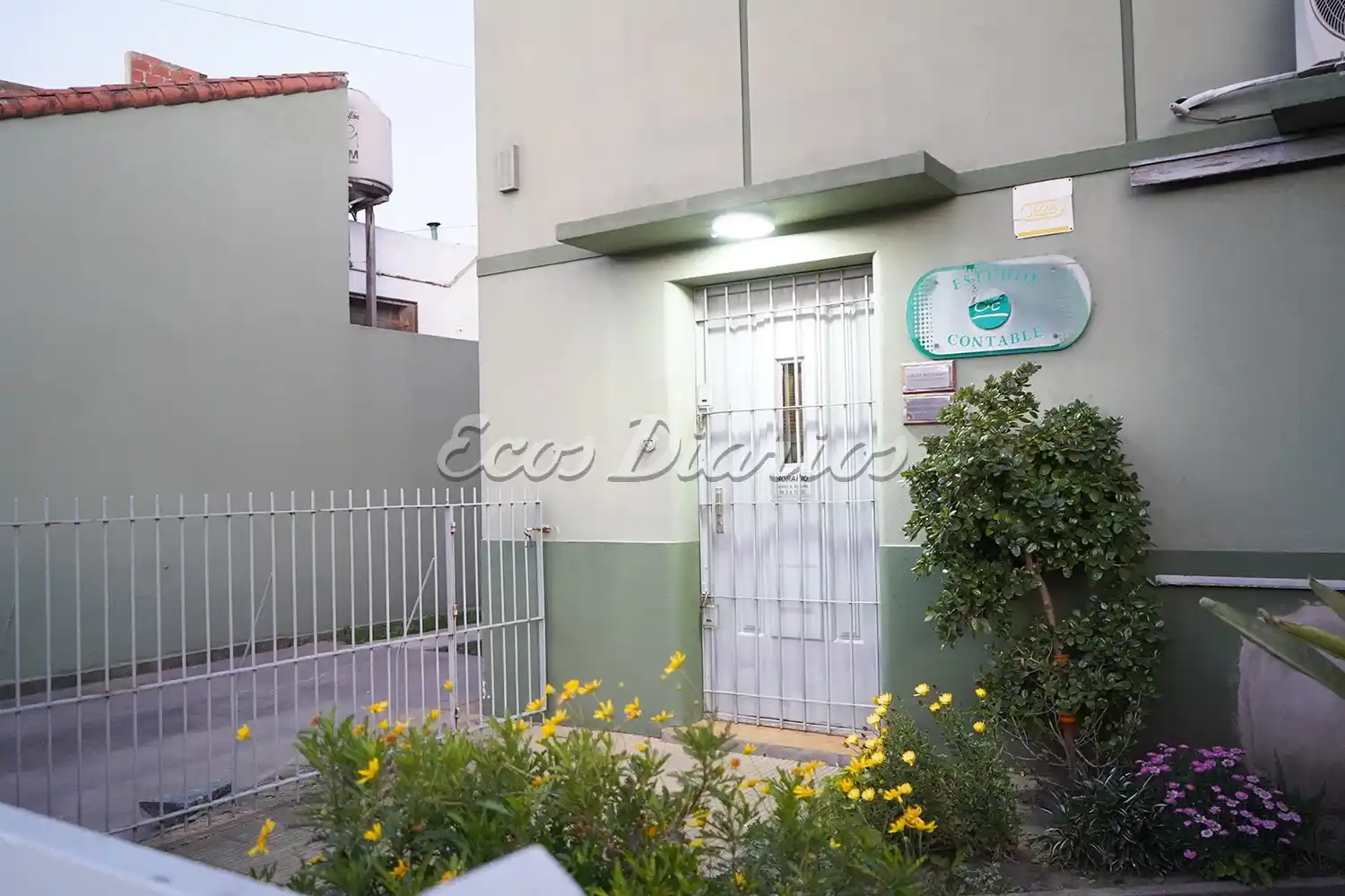 Duro golpe. Cometieron los ladrones que accedieron al estudio contable de calle 72 al 2800