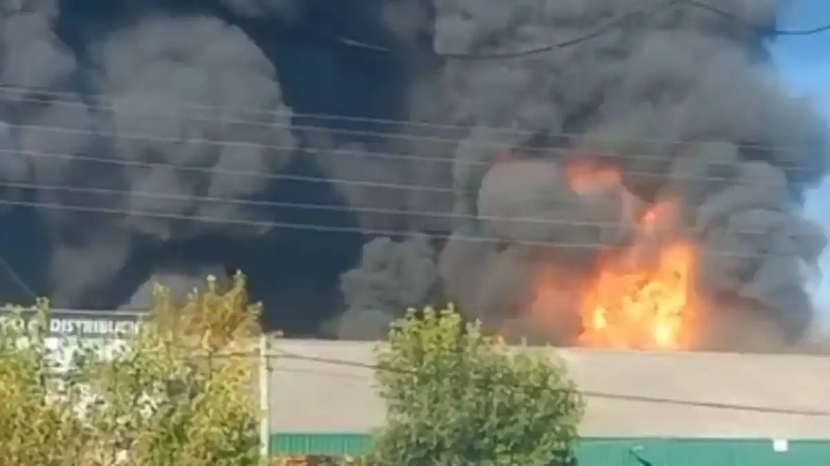 incendio en una fábrica en Moreno