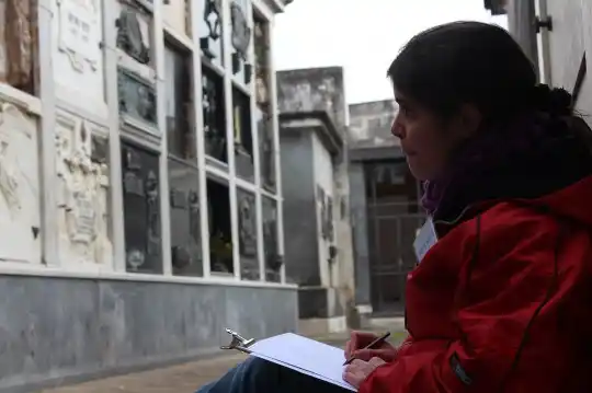 Rosario: encuentro de dibujantes en el cementerio El Salvador