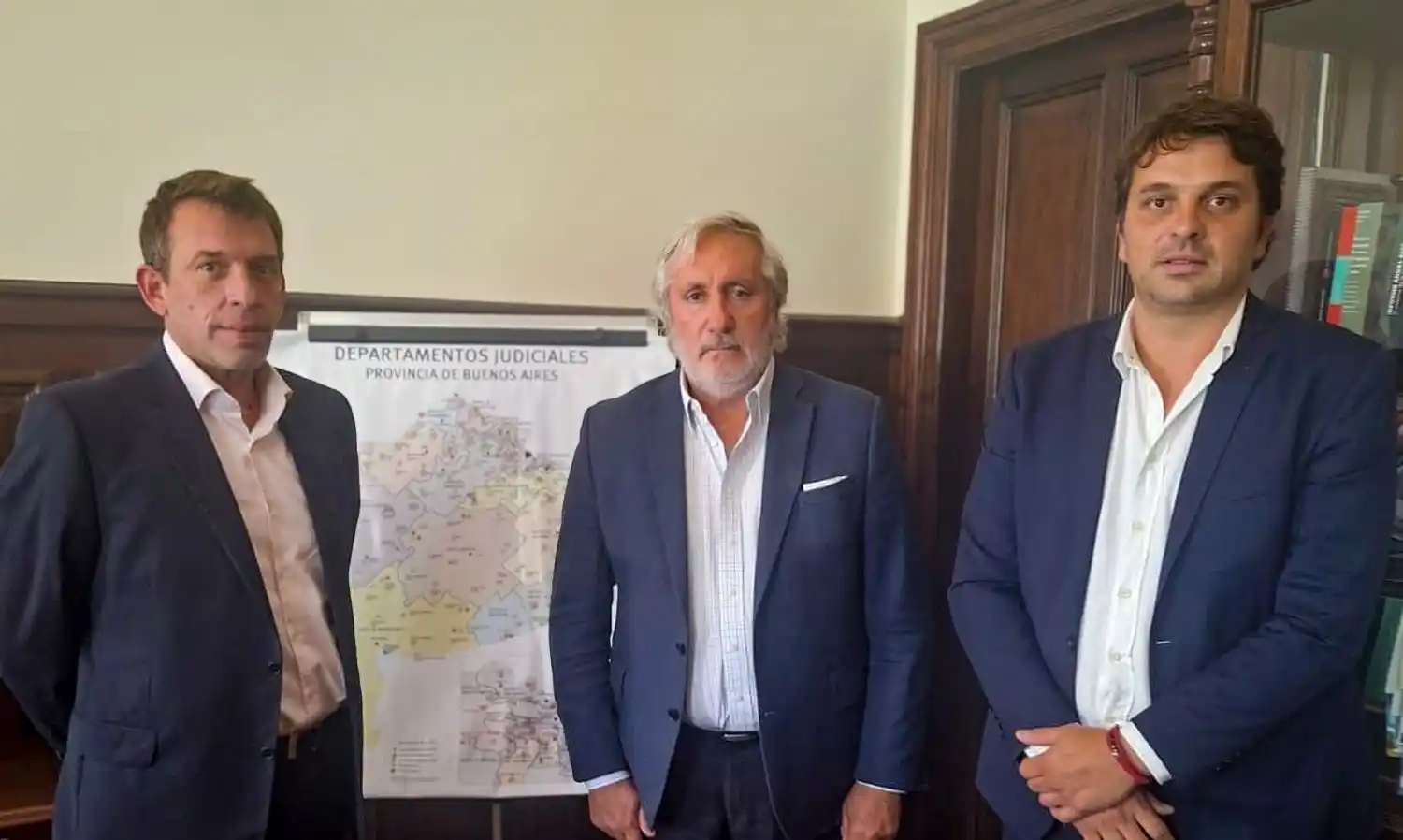 Carlos Farré, Julio Conte-Grand y Alfredo Carrasco en la sede de la Procuración tras la reunión del miércoles por la mañana.