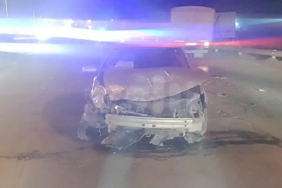 Violento choque en Ruta 34: un automóvil impactó de lleno contra un camión y un joven terminó con varias heridas