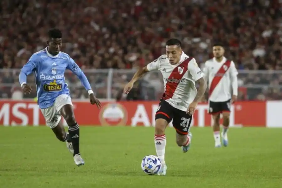 En un partido trascendental para sus chances de clasificación, River se enfrenta con Sporting Cristal en Perú