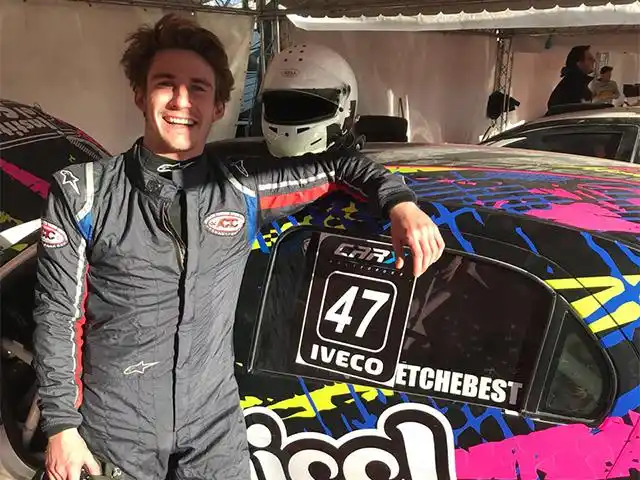ALONSO ETCHEBEST DEBUTÓ CON UN PODIO EN EL CARX