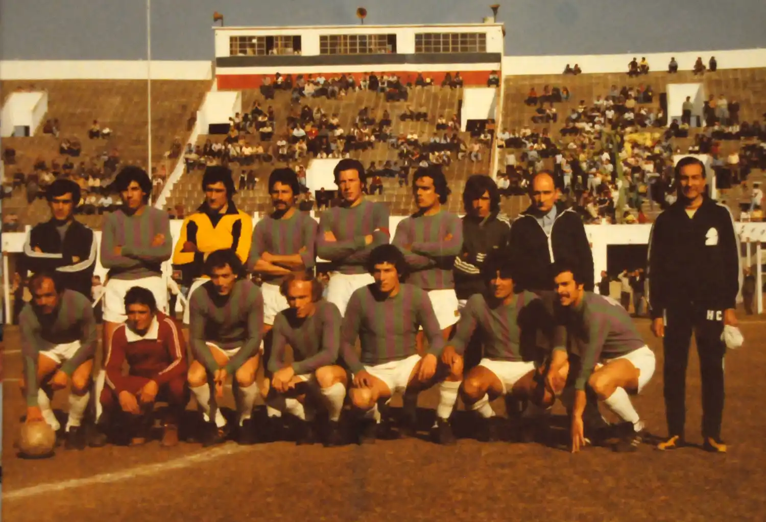 La Movediza, en la tarde del título en cancha de Ferro. Arriba: Martínez, Petrucci, Ducca, Cicolallo, Gramuglia, Cuesta, Bernaola, Marino y Cabrera. Abajo: Perandones, Modaffari, Oliver, Eresuma, Lescano, Cisneros y Aristain.