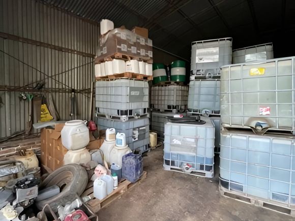 Allanamiento por "puerto seco" en ruta 9: secuestraron armas y sigue la tarea para inventariar todo lo que hay