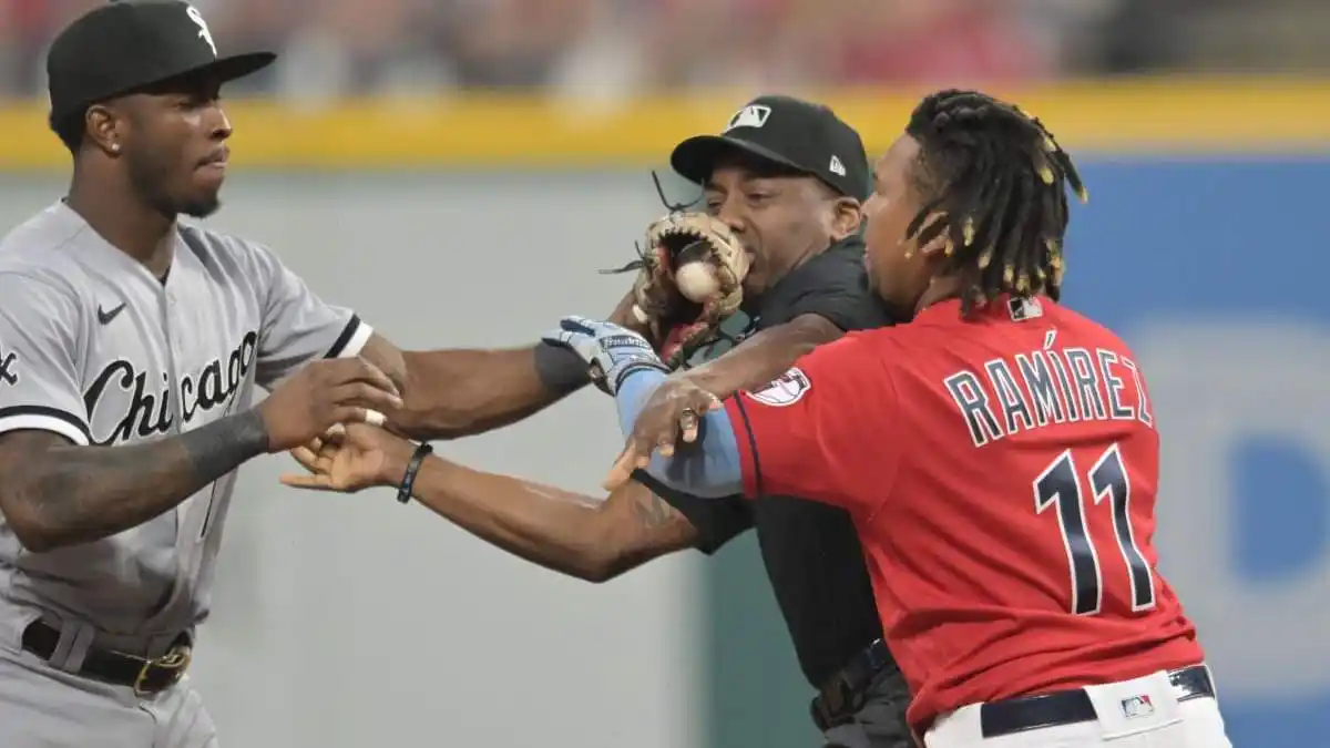 ¡PAL SUELO! Dos grandes estrellas de las Grandes Ligas protagonizaron pelea con nocaut incluido (VIDEO)