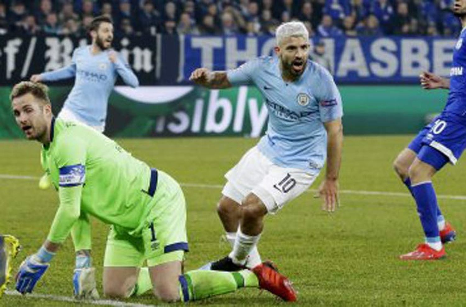 Con un Agüero intratable, el City se impuso ante Lyon