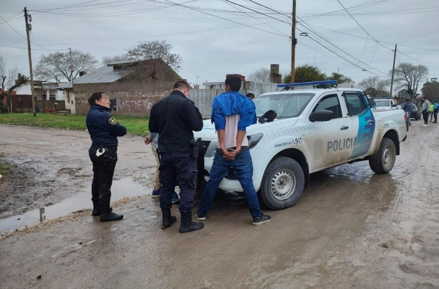 No pudieron robar, dispararon y fueron capturados por la policía