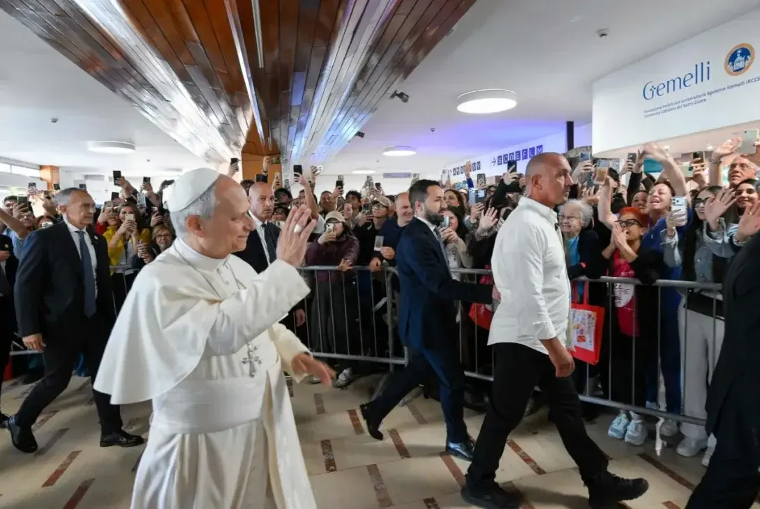 El Papa ingresando hoy al Policlínico Gemelli