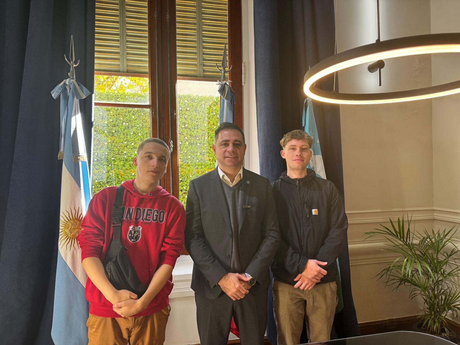 Davico se reunió con estudiantes alemanes en el Palacio Municipal
