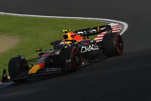 Verstappen larga adelante