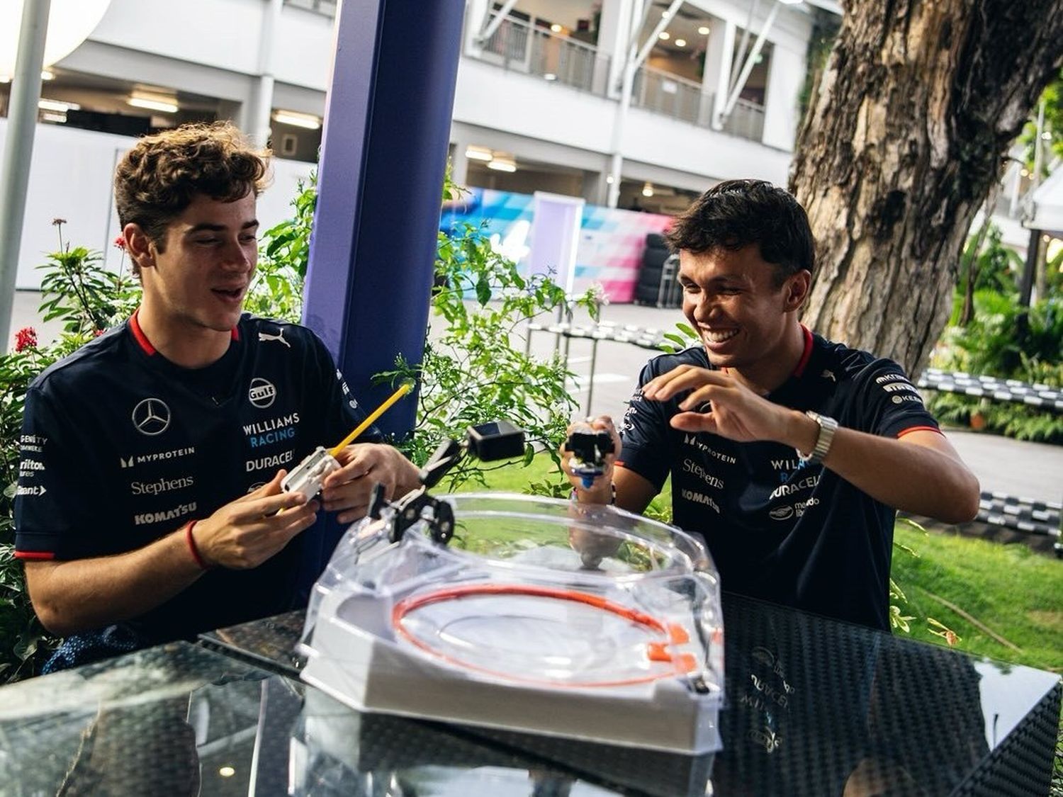 Colapinto felicitó a Albon por su actuación en Melbourne