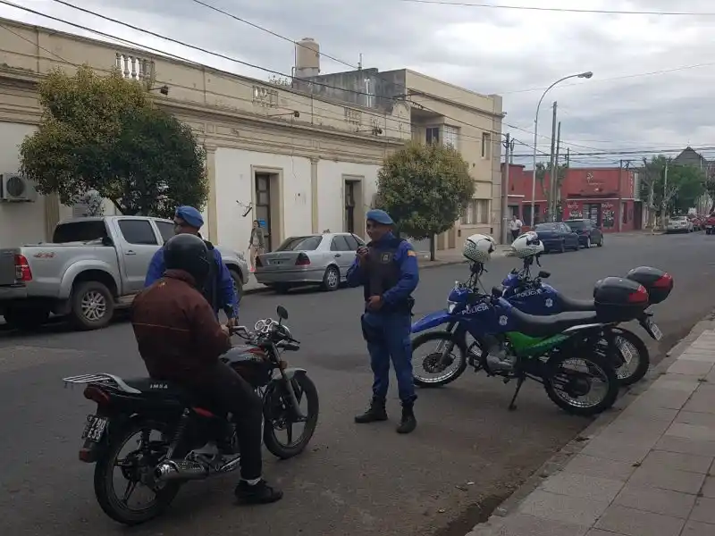 Siguen los operativos policiales para controlar a conductores de motovehículos