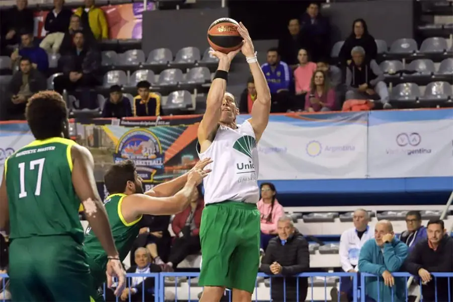 El equipo de Herrmann arrasó en el debut y enfrenta a Lauría y compañía