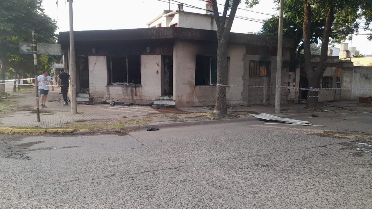 Las llamas provocaron daños totales en el inmueble.
