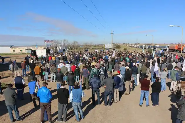 Piden cese de comercialización y acampe en la Casa Gris