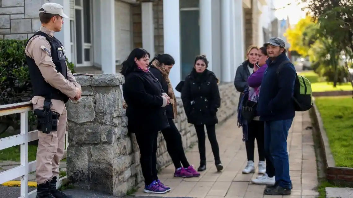 Continúan buscando por agua, por tierra y por aire, al pesquero marplatense Rigel