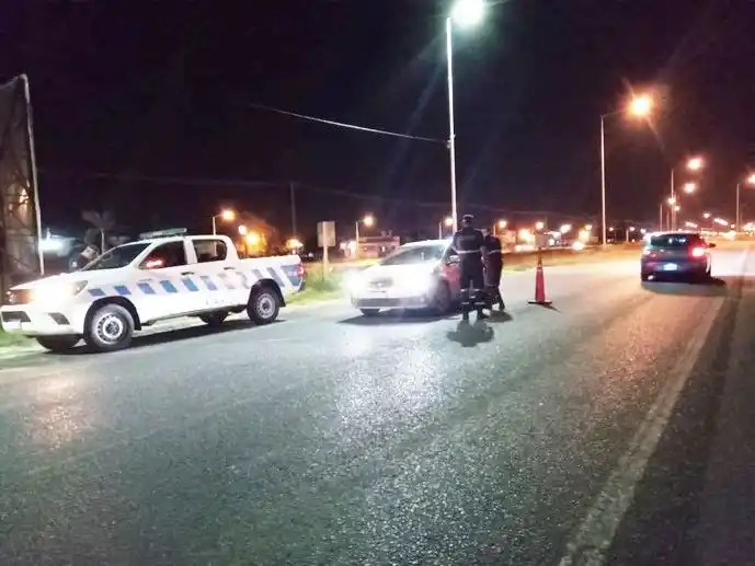 Detuvieron a tres sujetos con pedido de captura 
y recuperaron una motocicleta sustraída