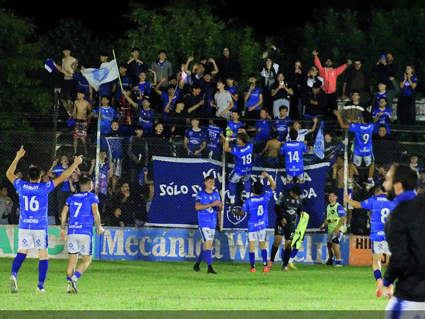 Deportivo Urdinarrain le ganó a su clásico rival y avanzó a una nueva final (crédito: María Nieves Arnold)