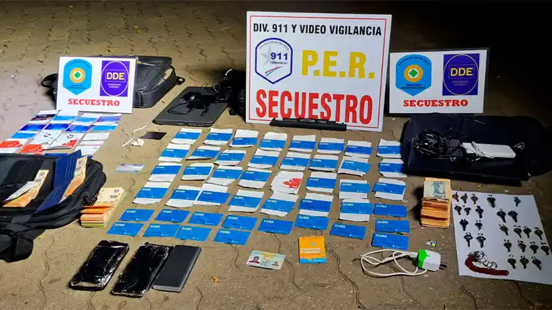 Dos detenidos por fraudes bancarios: tenían $300 mil y un “clonador” de tarjetas