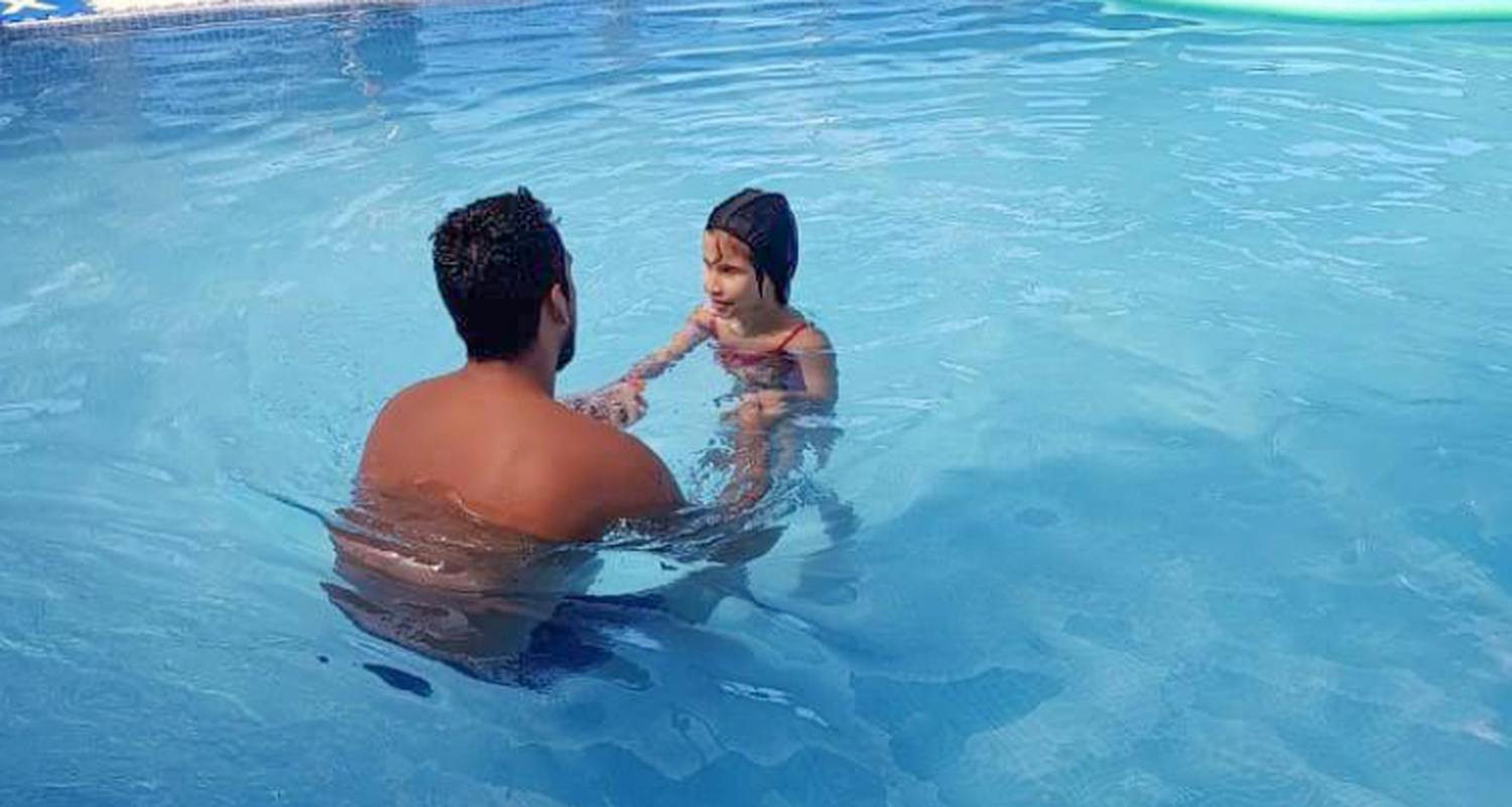 Zoe empezó natación en Sadiv y la solidaridad la acompaña