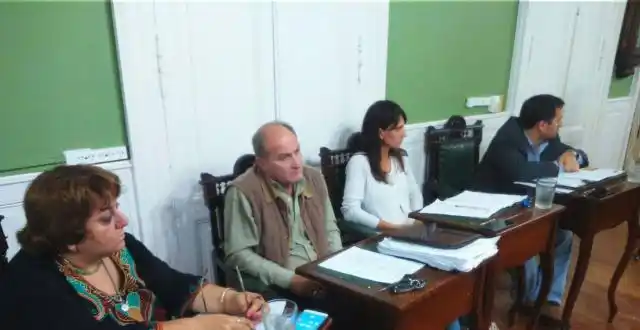 Concejales opositores pidieron información sobre sueldos de funcionarios políticos
