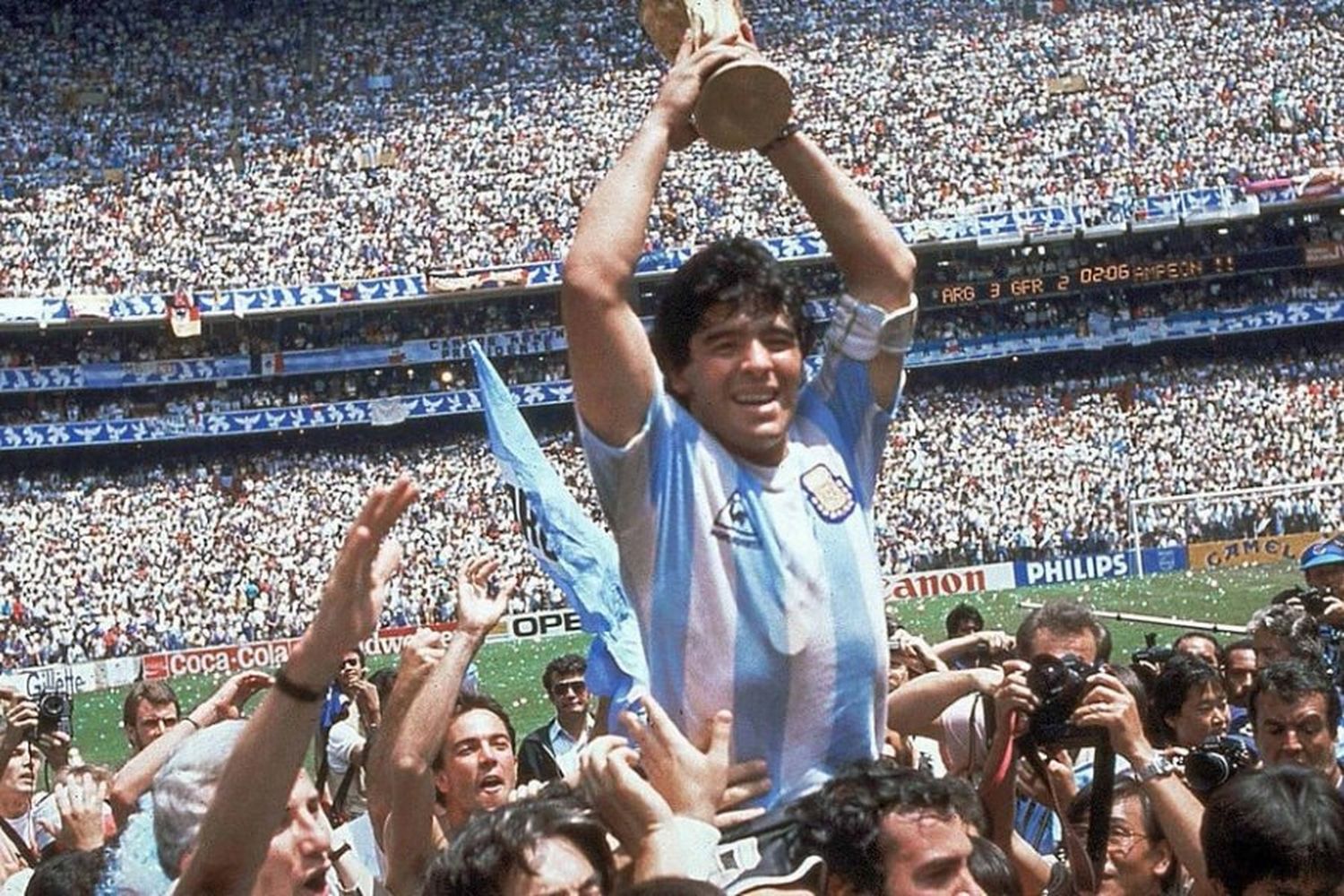 Maradona fue elegido como el deportista más popular de la historia